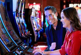 indokasino.com Wolf Gold slot game interface showing reels and loyalty tier badge